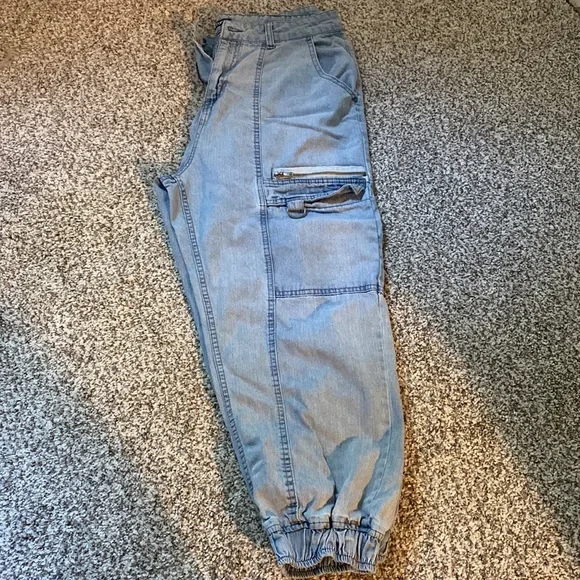 Hott Topic - Picture 3 of 5